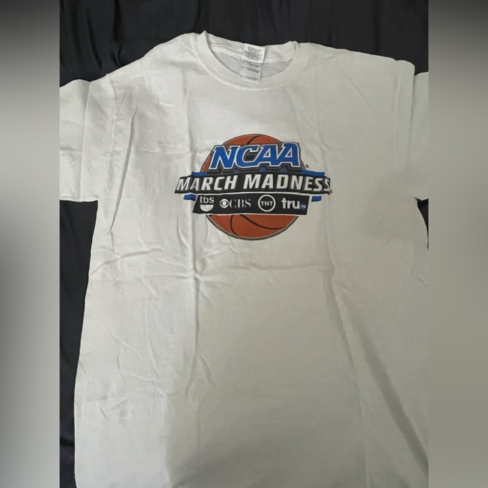 NCAA March Madness Official Logo T-Shirt Gildan Size M